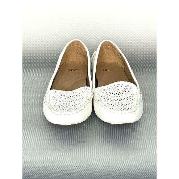UGG Clair White Perforated Leather Mocassin Loafers Flat Slip on Size 8 - Picture 3 of 8